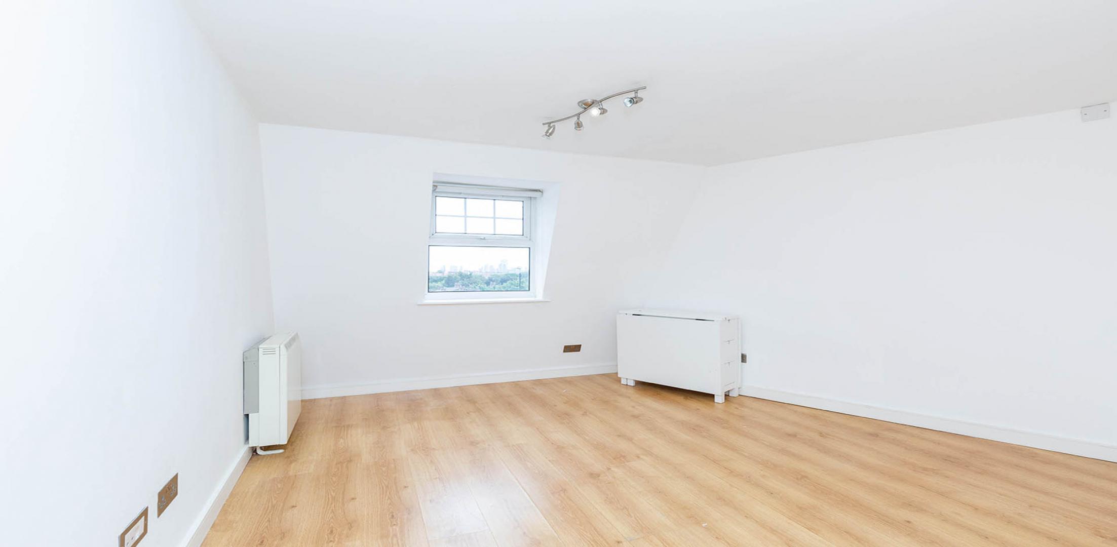 			PERFECT FOR 4 SHARERS!, 3 Bedroom, 1 bath, 1 reception Flat			 Criterion Mews, ARCHWAY